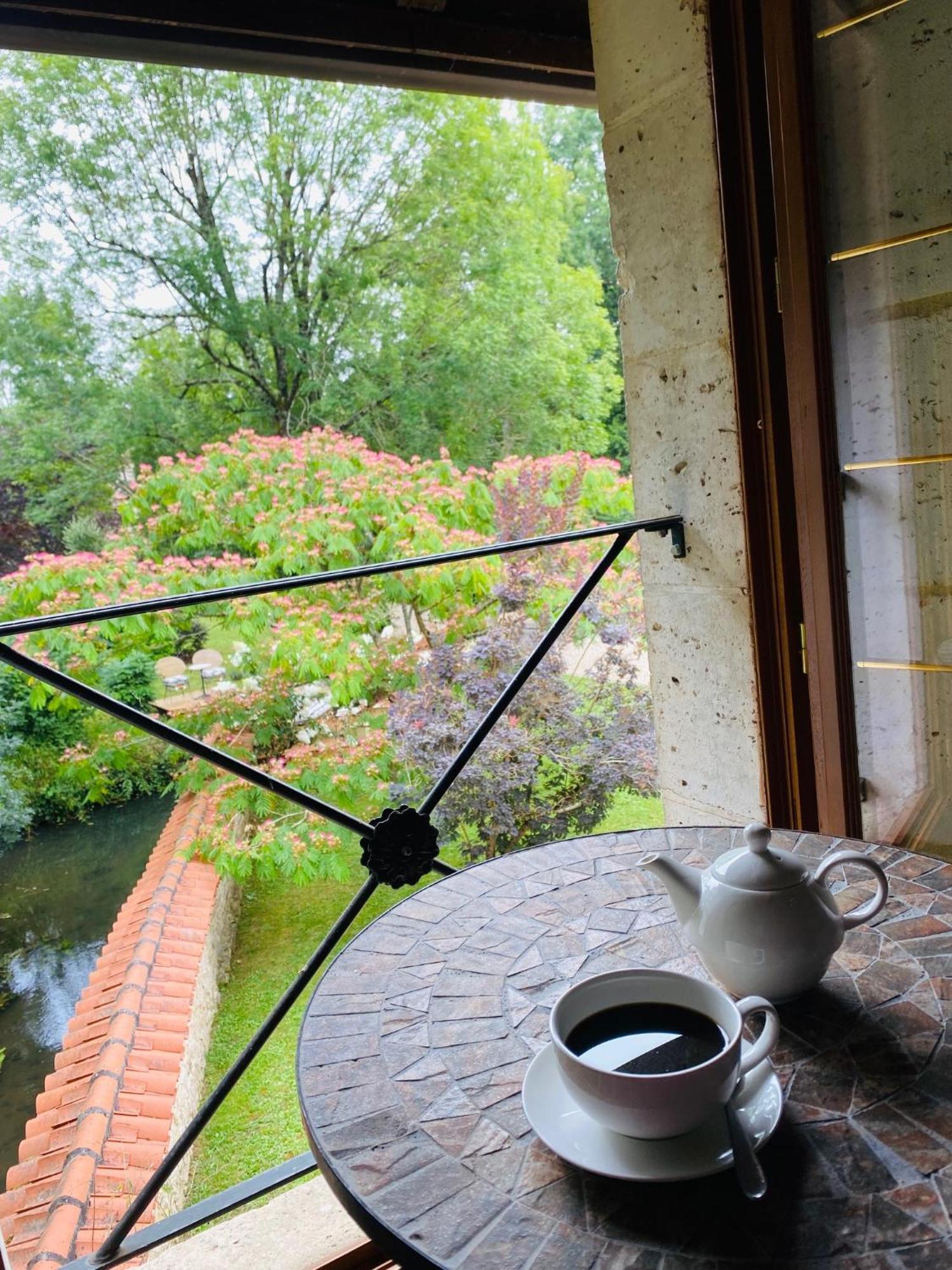 Moulin Du Fontcourt Bed & Breakfast Chasseneuil-sur-Bonnieure ภายนอก รูปภาพ