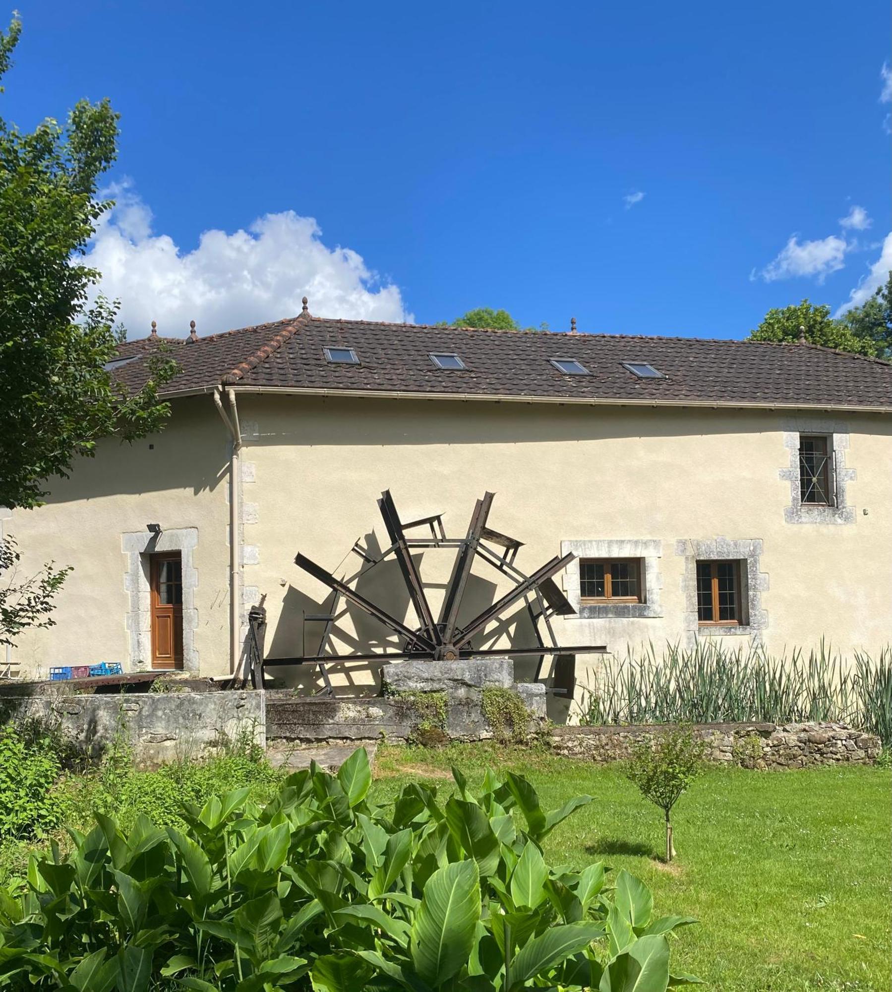 Moulin Du Fontcourt Bed & Breakfast Chasseneuil-sur-Bonnieure ภายนอก รูปภาพ