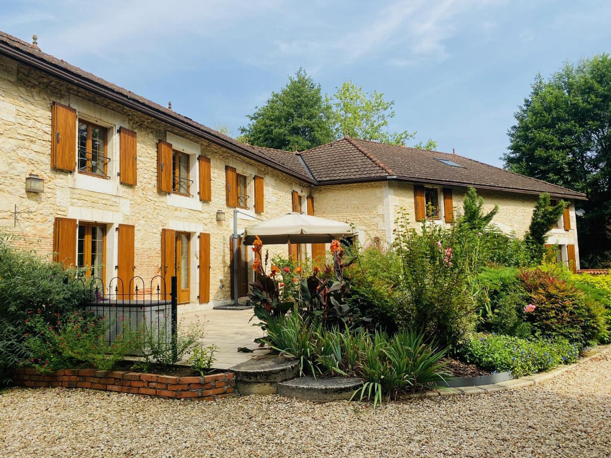 Moulin Du Fontcourt Bed & Breakfast Chasseneuil-sur-Bonnieure ภายนอก รูปภาพ