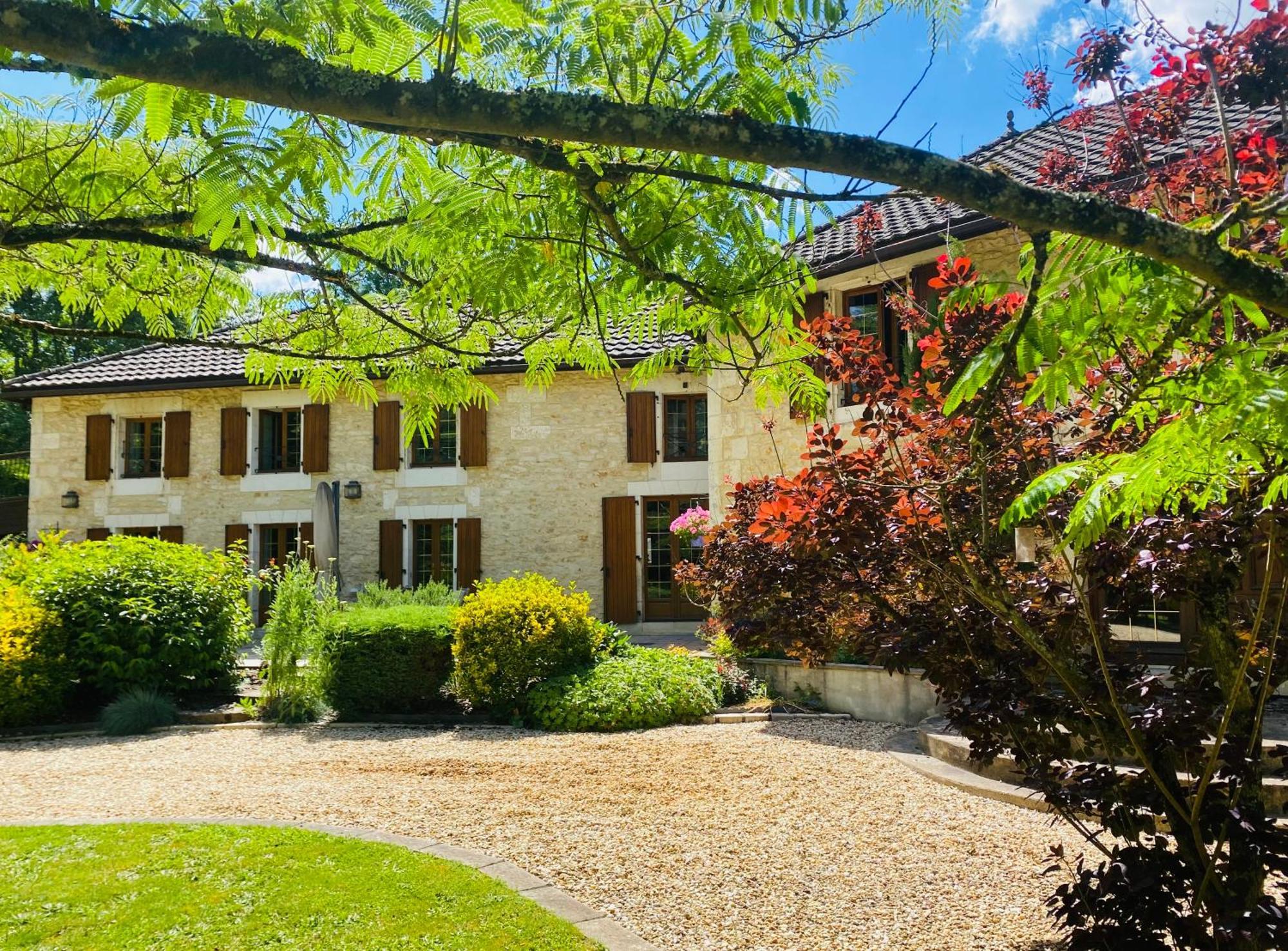 Moulin Du Fontcourt Bed & Breakfast Chasseneuil-sur-Bonnieure ภายนอก รูปภาพ