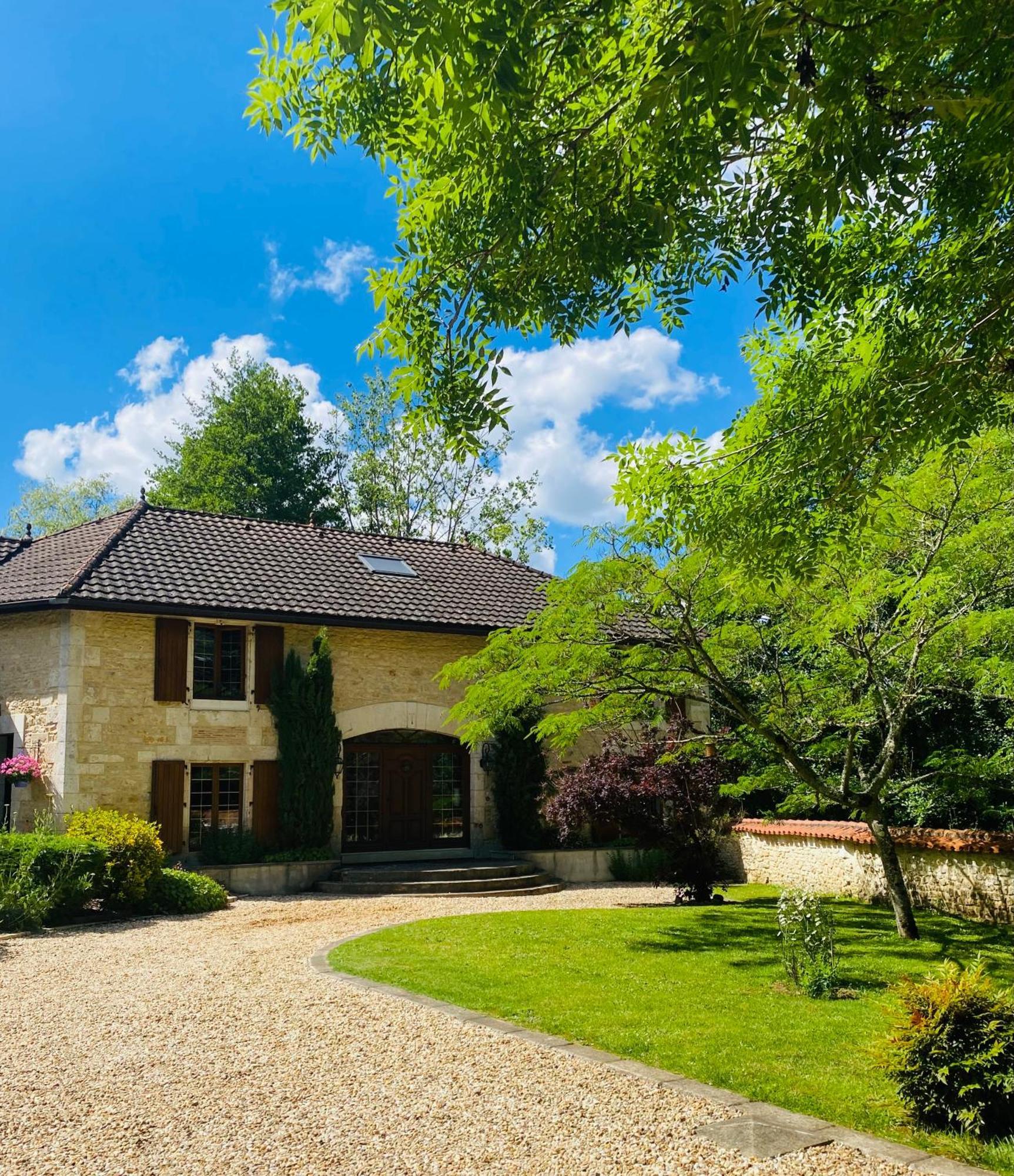 Moulin Du Fontcourt Bed & Breakfast Chasseneuil-sur-Bonnieure ภายนอก รูปภาพ