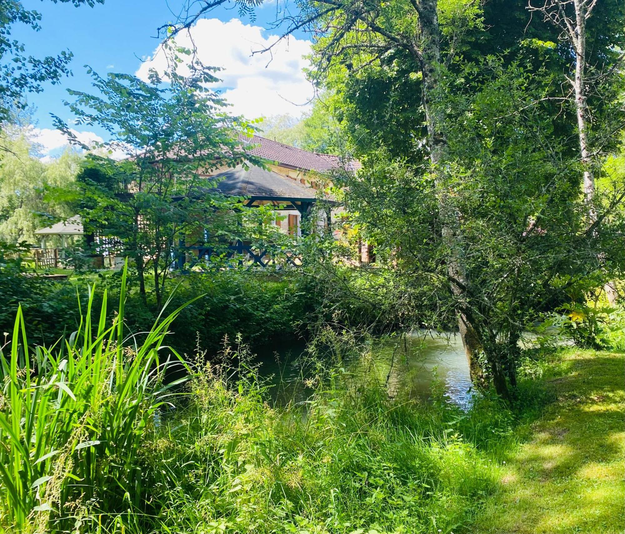 Moulin Du Fontcourt Bed & Breakfast Chasseneuil-sur-Bonnieure ภายนอก รูปภาพ