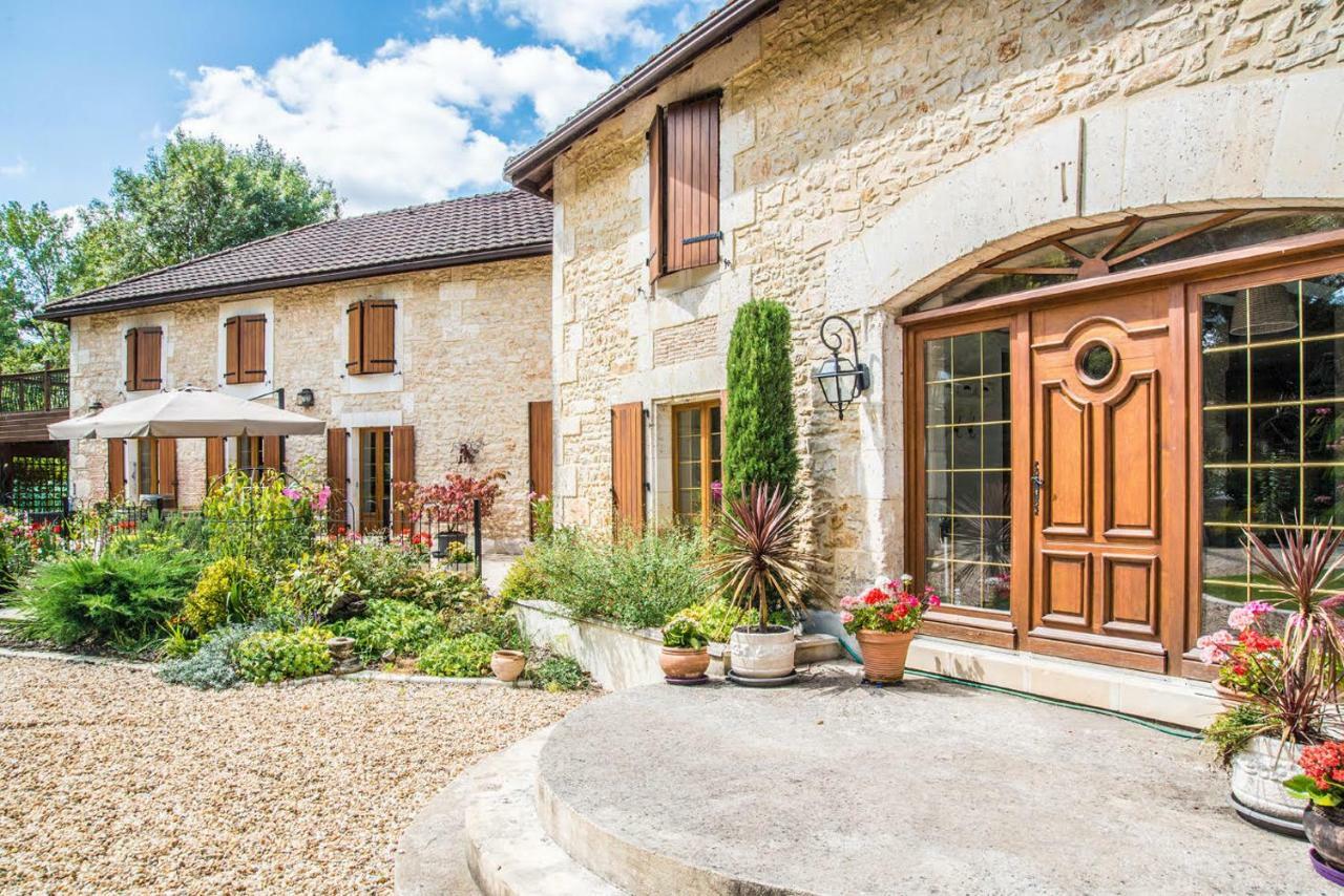 Moulin Du Fontcourt Bed & Breakfast Chasseneuil-sur-Bonnieure ภายนอก รูปภาพ